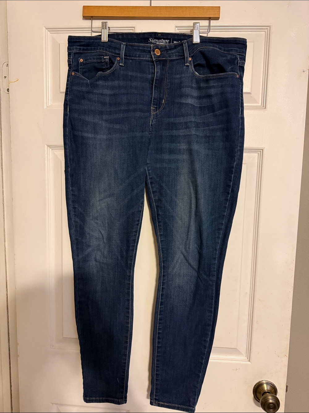 Signature by Levi Strauss Women's Jeans in Dark Blue Wash